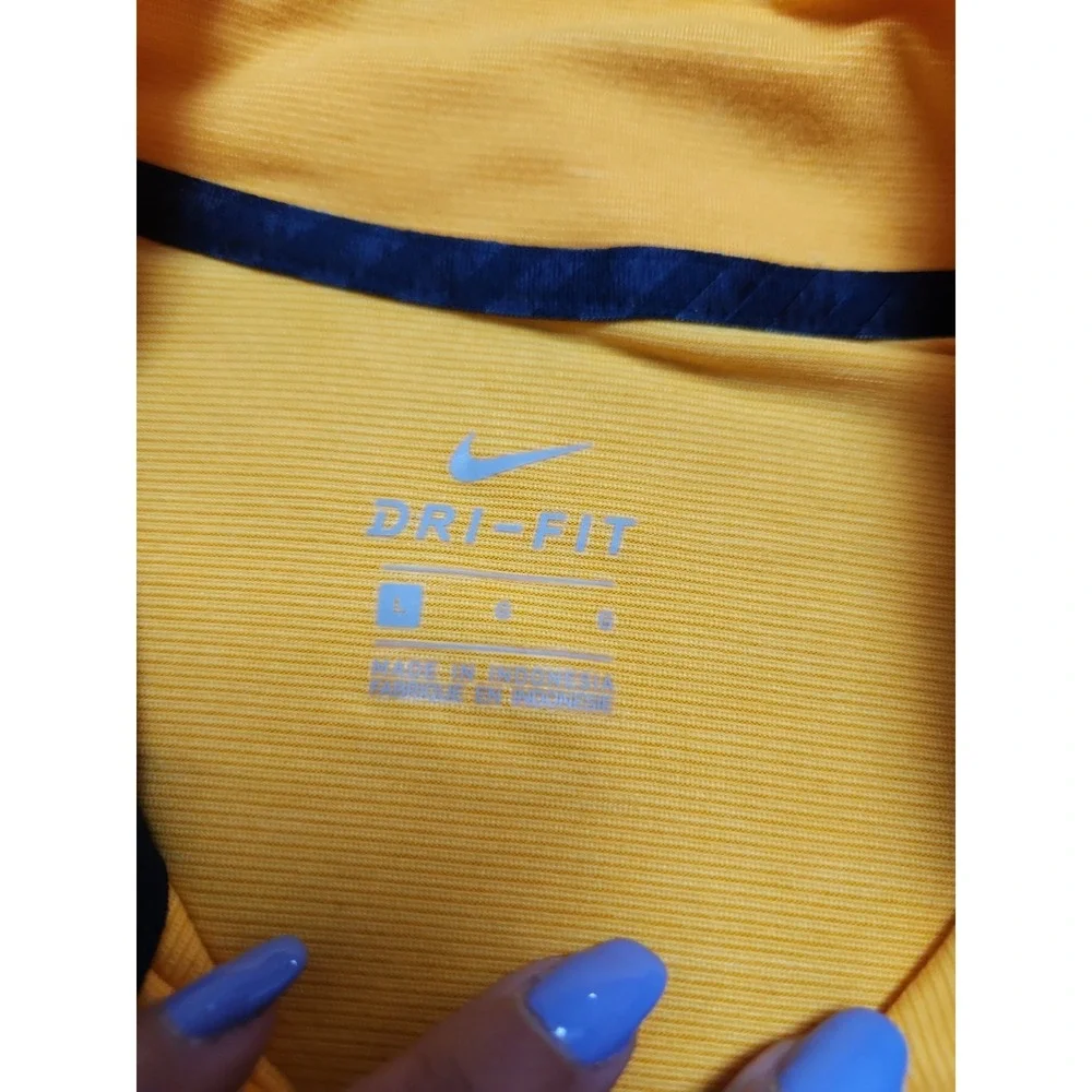 Michigan Wolverines Nike Womens Large Dri-Fit Performance Pullover 1/2 Zip Maize